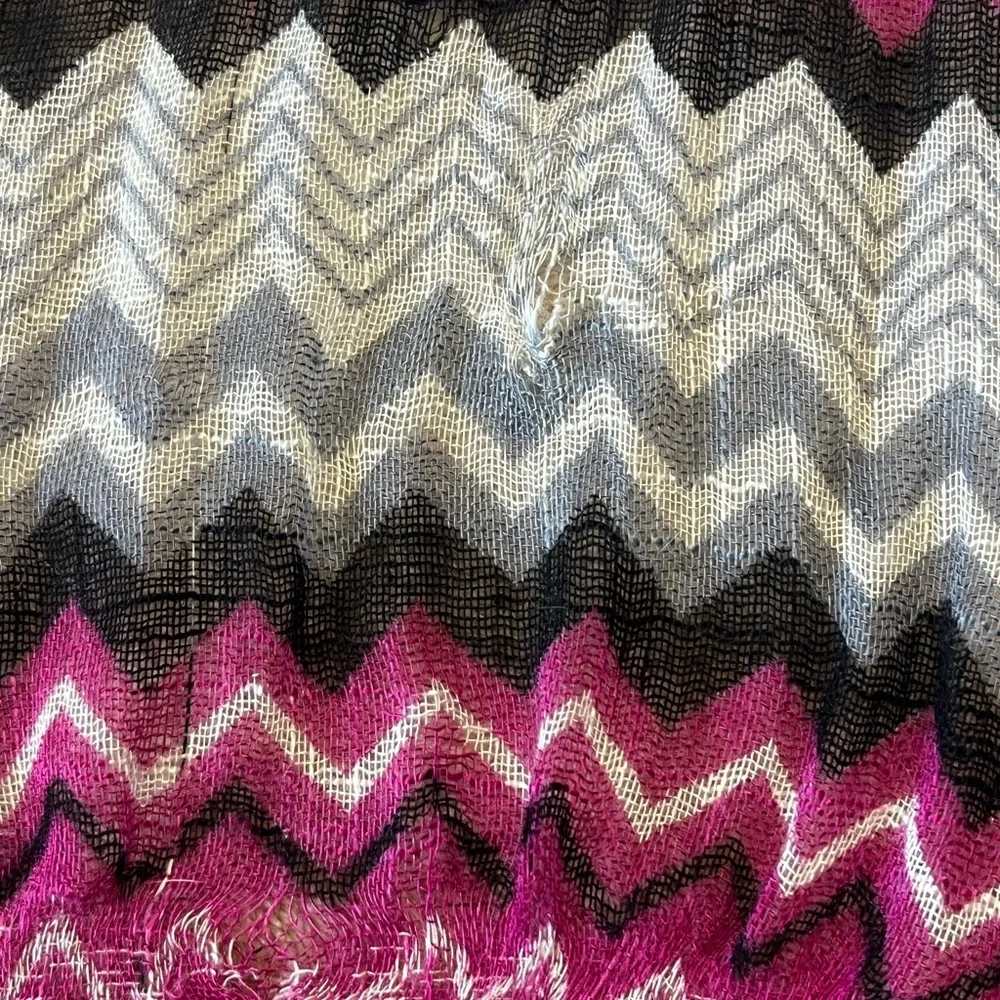 MaxAzria Zigzag Chevron Fringe Scarf in Magenta, Black & Gray